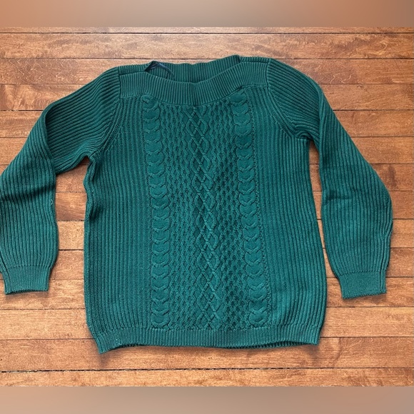 Tommy Hillfiger green cable knit sweater and Decree light crop sweater - Picture 2 of 9